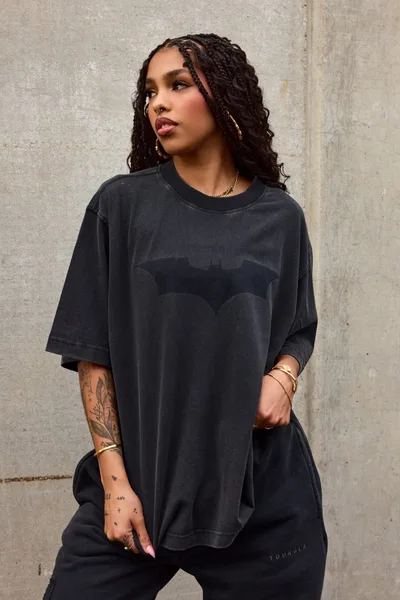 W4103 Batman Lived-in Tee