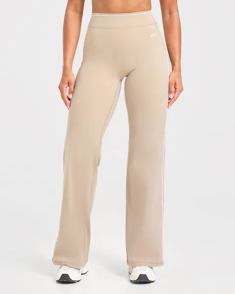 Form Flared Leggings – Mocha