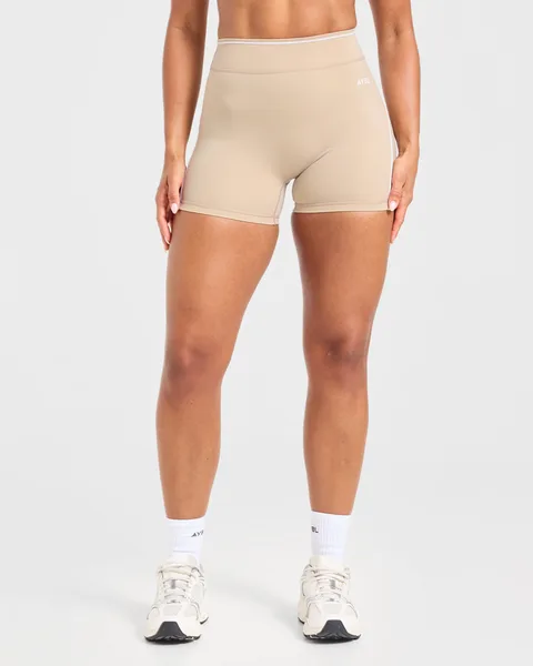 Form Shorts – Mocha