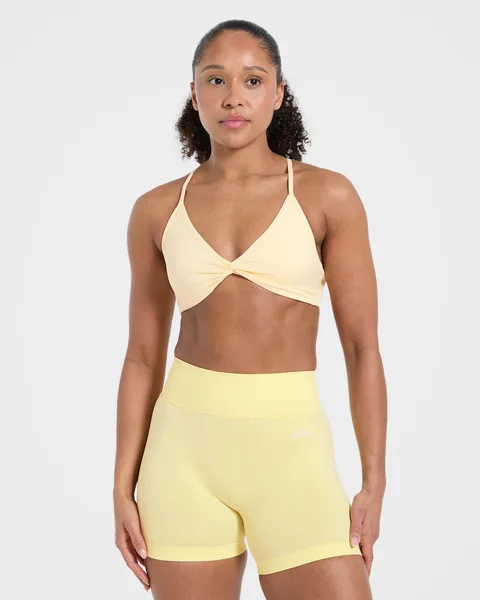 Essential Twist Crossback Sports Bra Geel