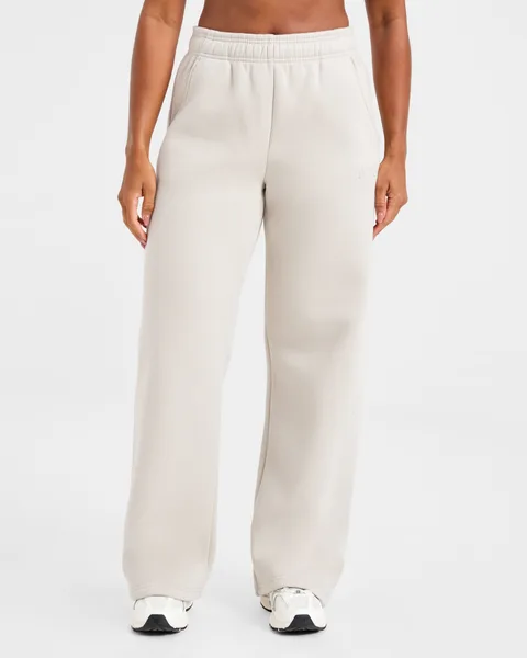Classic Plush Oversized Straight Leg Joggers –