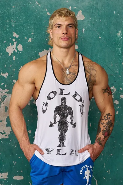 3014 Golds Gym Classic Stringers