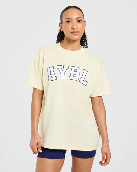 Varsity 2.0 Oversized T Shirt Butter Geel