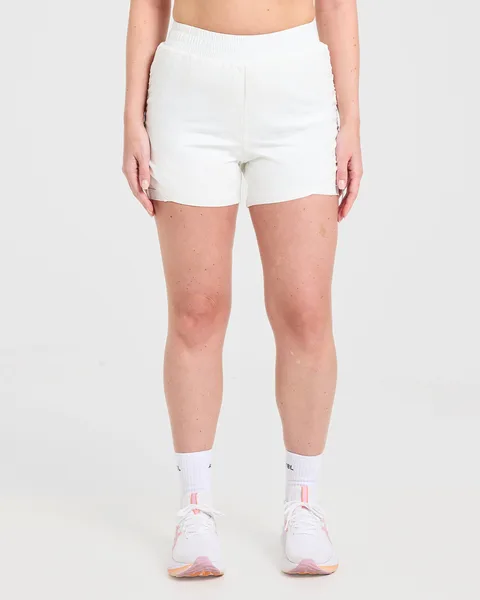 Run Ruched Shorts –